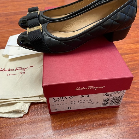 Like new, barely wear. Authentic, comes with box, dust bag and receipt. - Picture 5 of 7